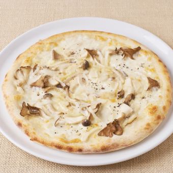 "Funghi" cheese and three kinds of mushrooms