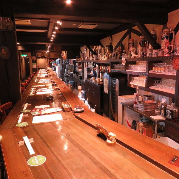 There are 22 long counter seats with an outstanding taste and atmosphere! Ideal for small groups of drinking parties and dates ♪