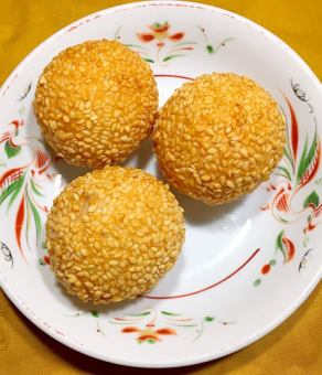Hot sesame ball (chimachu) sesame dumplings