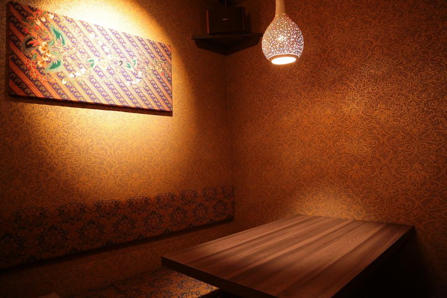 A semi-private room-like back seat that can accommodate up to 6 people.It's a private space where you can enjoy moist and delicious food and alcohol. It's also very popular for birthday parties and girls' nights out. In the case of use, other customers may be seated)