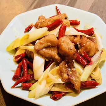 中華系激々辛の炒め料理！辣子鶏（ラーズーチー）