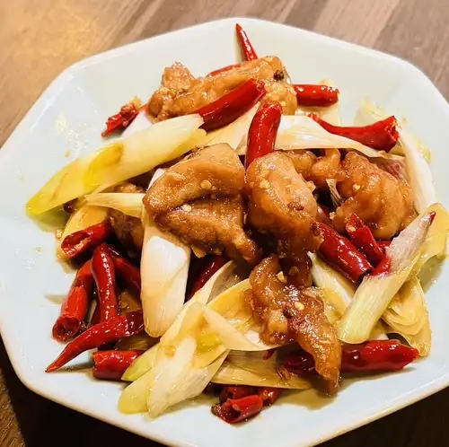 中華系激々辛の炒め料理！辣子鶏（ラーズーチー）