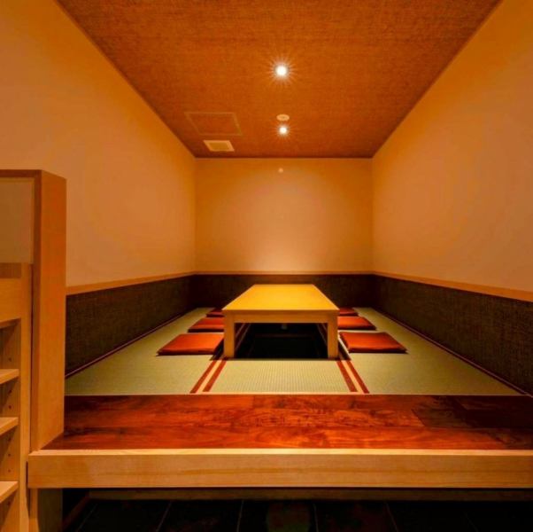 7名様までご利用いただける完全個室をご用意◎周りを気にせず寛げる空間は、ご家族でのお食事や大切なお話をしたい接待にも最適です。