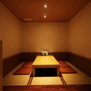 一个私人包间，您可以在私密的空间里享用美食。