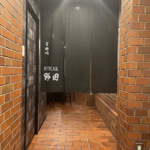 カウンター席全10席