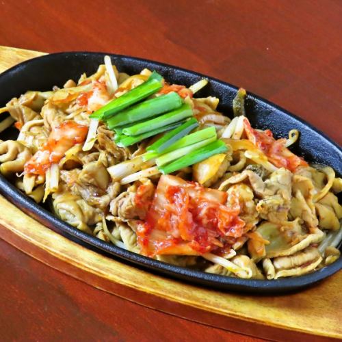 料理人が丁寧に仕込みから作ります♪