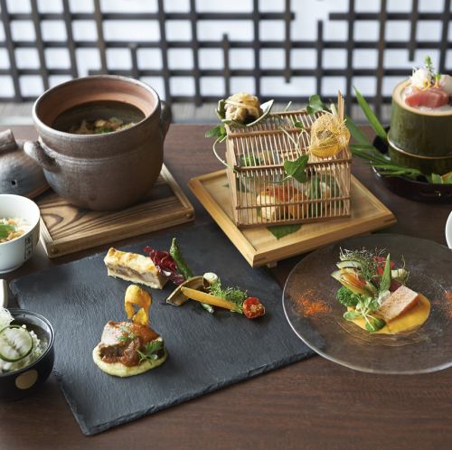 【豪華午餐和慶祝活動】午餐時間限定的白鷺御膳（4,000日元），可以品嚐到每月更換的時令食材