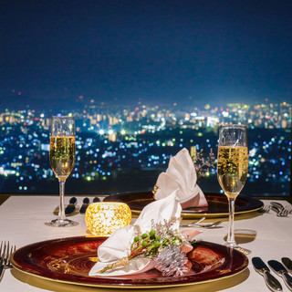 Hotel Setre Highland Villa located on Mt. Guangrei.There is a lounge with a panoramic view of Himeji city.