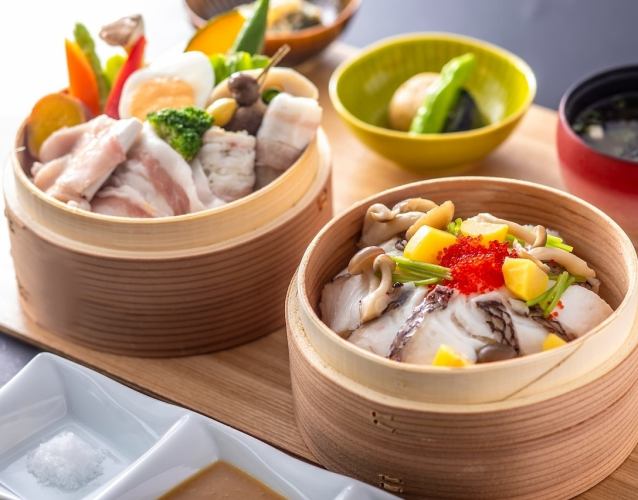 [Weekday Lunch Only] Luxurious Sea Bream Rice Set Meal with use of the large public bath♪