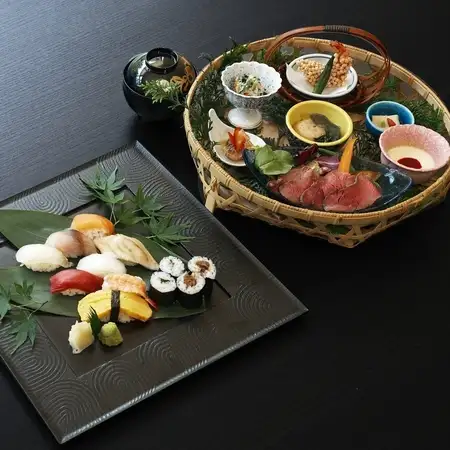 【ランチ】　『寿司御膳』　お寿司10巻＋椚座牛ローストビーフ入り前菜6種　
