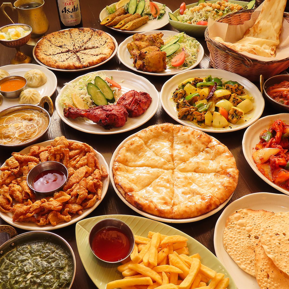 ネパール感じる店内で本格カレーとバラエティー豊かなナンを堪能◎飲み放題付コースも