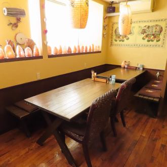 6名テーブル×1席ございます。