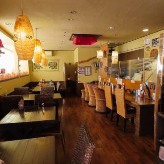 2名テーブル×3席ございます。