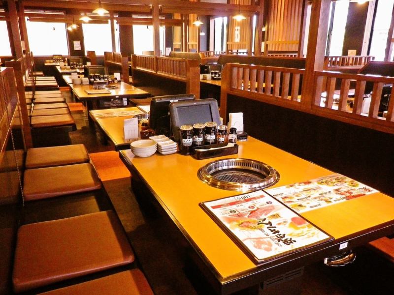 The spacious interior with 116 seats is bright and open.Surround the table and enjoy being happy.Recommended store for families.