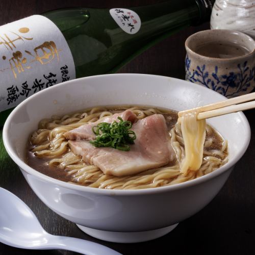 〆の鶏だしラーメンが評判