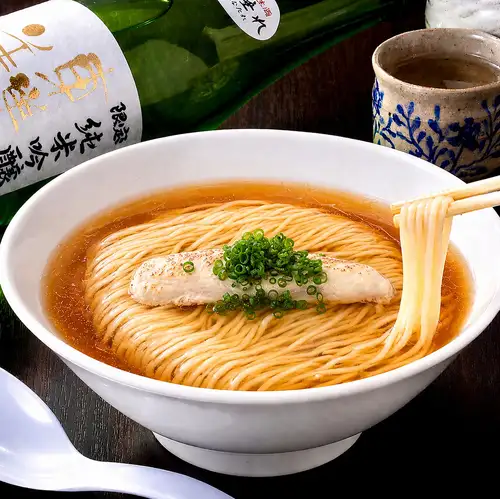 【黄金の雫】十時間以上じっくり煮込んだ秘伝の鶏出汁