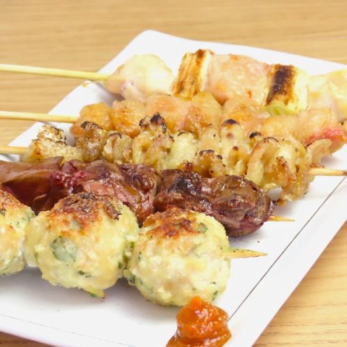 備長炭でジューシーに仕上げる串焼き！種類も豊富♪