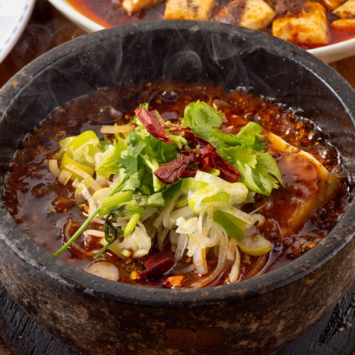 【本格】痺れる辛さがクセになる！石鍋で味わう「本格四川麻婆豆腐」