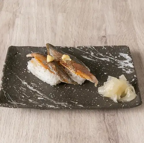 北海道産　炙り焦がし醤油さんま握り