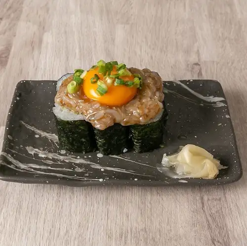 あて巻き　生しらすユッケ
