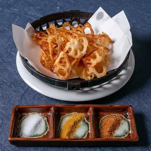Lotus root chips with three kinds of salt...