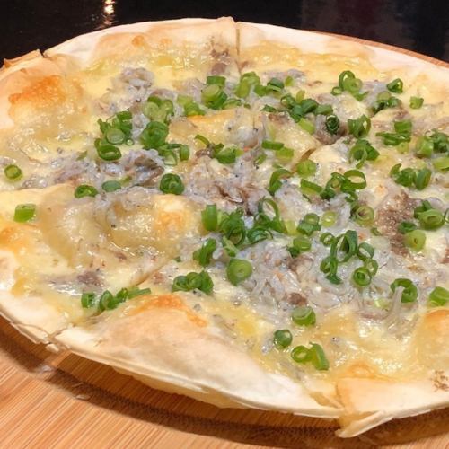 치리 멘과 멸치 피자