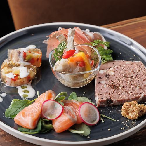 レストランから二軒目、三軒目まで幅広いシーンで♪