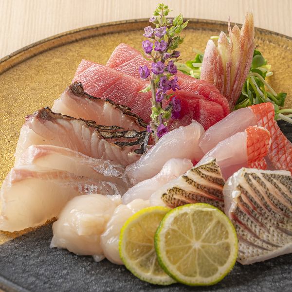 ≪上質で新鮮な旬の魚を贅沢に使用☆仕入れ状況により内容が変更！≫ 刺し盛り ￥2,200（税込）～