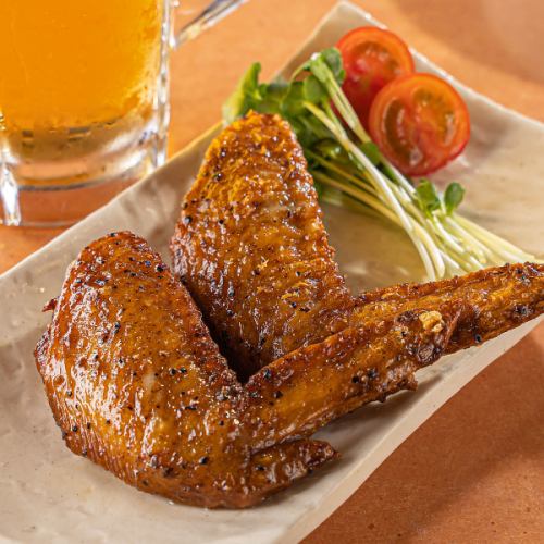 Fried chicken wings with black pepper