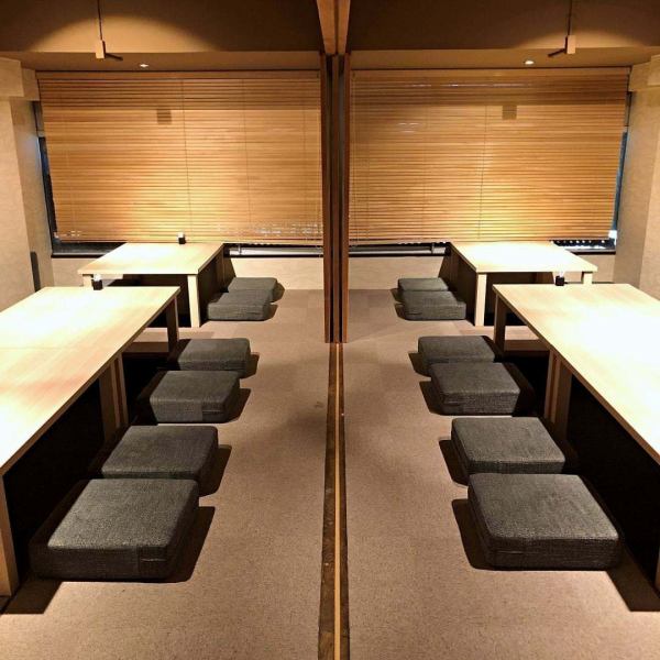 洗練された和の雰囲気と、ホッと安らぐ温もりが感じられる空間。店内奥には、接待や宴会に最適な掘りごたつ個室を完備しております。2部屋ある5～11名様までの完全個室を繋げれば、最大27名様の大宴会も可能。一層気軽な暖簾仕切りの少人数半個室もございますので、プライベート感を重視するお集まりにぜひご利用ください。