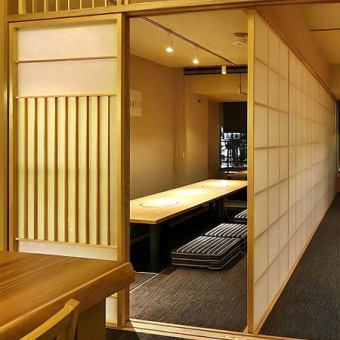 [Private sunken kotatsu rooms / 5-11 people x 2 rooms] Recommended for departmental gatherings and family dinners.We offer completely private rooms where you can relax without worrying about others.The sunken kotatsu seats allow you to stretch out and relax, and are suitable for medium-sized banquets of 5 to 11 people with a sense of unity.It's perfect for drinking parties with colleagues and friends, as well as entertaining important guests.