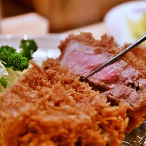 Enjoy the famous Itoshima pork.