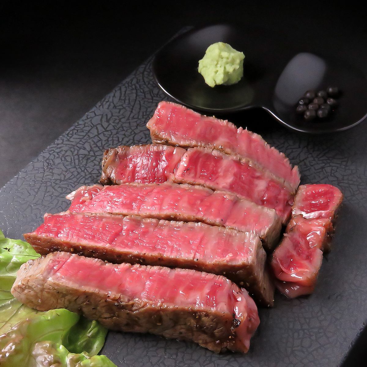 確かな目利きで厳選し仕入れる最上級肉をご提供いたします