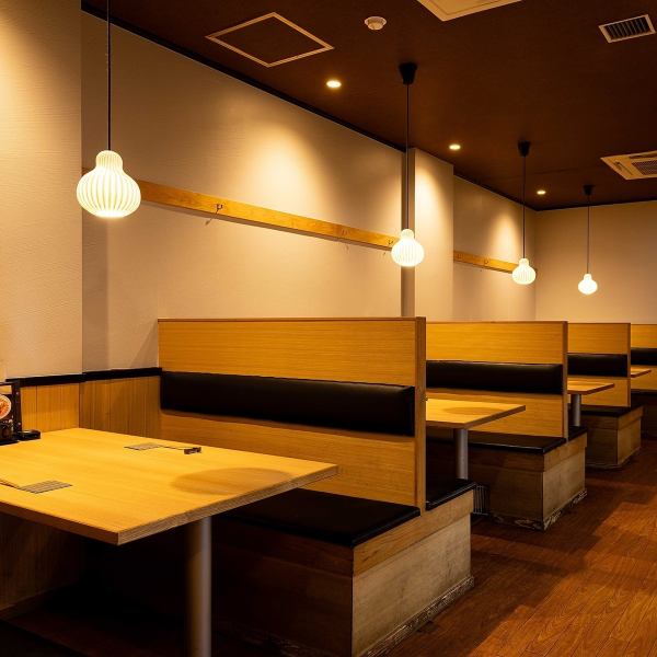 新宿で気軽に美味しい海鮮料理を堪能できる居酒屋をお探しの方に最適です。半個室席は少人数様からご利用いただけます。お勤め先での宴会や飲み会、二次会など様々なシーンに最適です。カジュアルな空間で当店自慢のお料理を相性抜群の日本酒とお楽しみください。