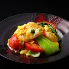 Stir-fried shrimp and tomatoes with eggs