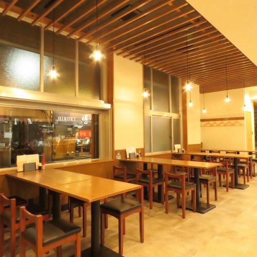 <p>【各種宴会お任せください◎】少人数も大人数(ご利用人数に関してはお気軽にご相談ください)もシーンを選ばず利用できる掘りごたつやテーブル席をご用意しております。＊混雑時はお席のお時間を2時間制とさせていただきます。</p>