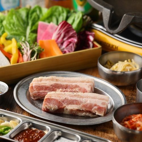 【僅限週末及假日上午11點開始營業！ 】人氣午餐★15種蔬菜包裹的五花肉無限暢吃1850日元