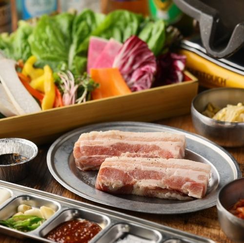 【土日祝のみお昼11時からオープン!】ランチ大人気★15種の野菜で包む選べるサムギョプサル食べ放題1850円