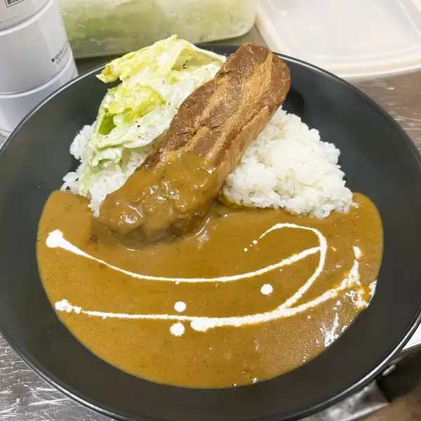 【驚異の柔らかさ!】8時間煮込んだ口溶け角煮とミルキーな贅沢欧風カレー
