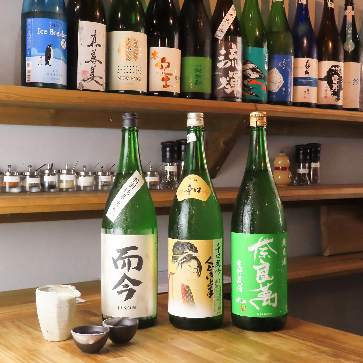 豊富なお酒と焼き鳥をお楽しみいただけます。