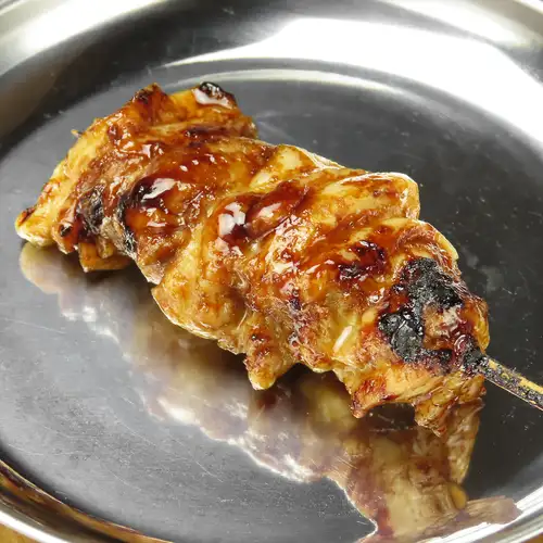 炭火で焼き上げる香ばしさと部位ごとの旨みを堪能