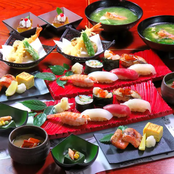 シャリには味わいまろやかな赤酢使用!本格江戸前鮨