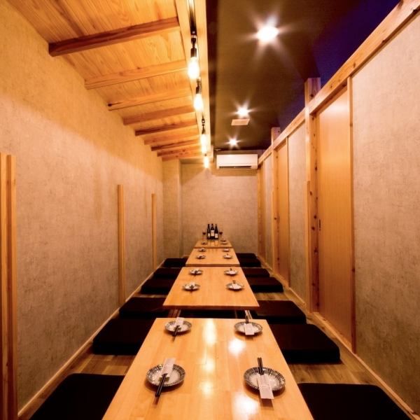 [Stylish space and broiled salted motsunabe ◎] We have private rooms for 2 people and semi-private rooms.Groups of 20 or more can be accommodated! We also have private spaces for drinking parties with friends, joint parties, girls' night outs, etc. If you are looking for French cuisine, please visit Madonna, a hot pot with grilled salt offal!