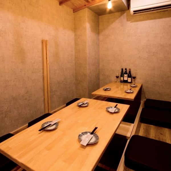 [Semi-private rooms with noren curtains and private rooms] There are semi-private rooms for 2 to 20 people or more♪The large noren curtains create a private atmosphere.Enjoy Western-style cuisine with chopsticks in a Japanese-style restaurant! Hakata Please feel free to use Madonna for drinking parties with friends, hot pot parties, company parties, girls-only gatherings, birthdays, etc. around the station!