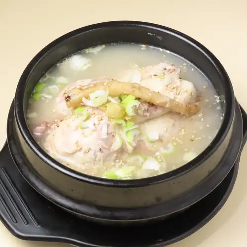体に優しい!本場仕込みのサムゲタンスープ