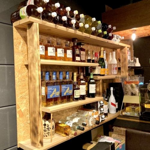 豊富なお酒等のドリンクや夜中に嬉しい食事あり！