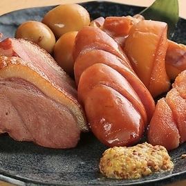 名物！燻製おまかせ盛り合わせ