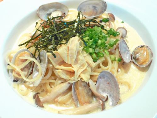 Soymilk cream sauce with clams, yuba and shimeji mushrooms