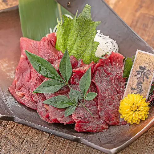 馬赤身刺し