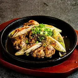 うめどりとネギの鉄板炭焼き
